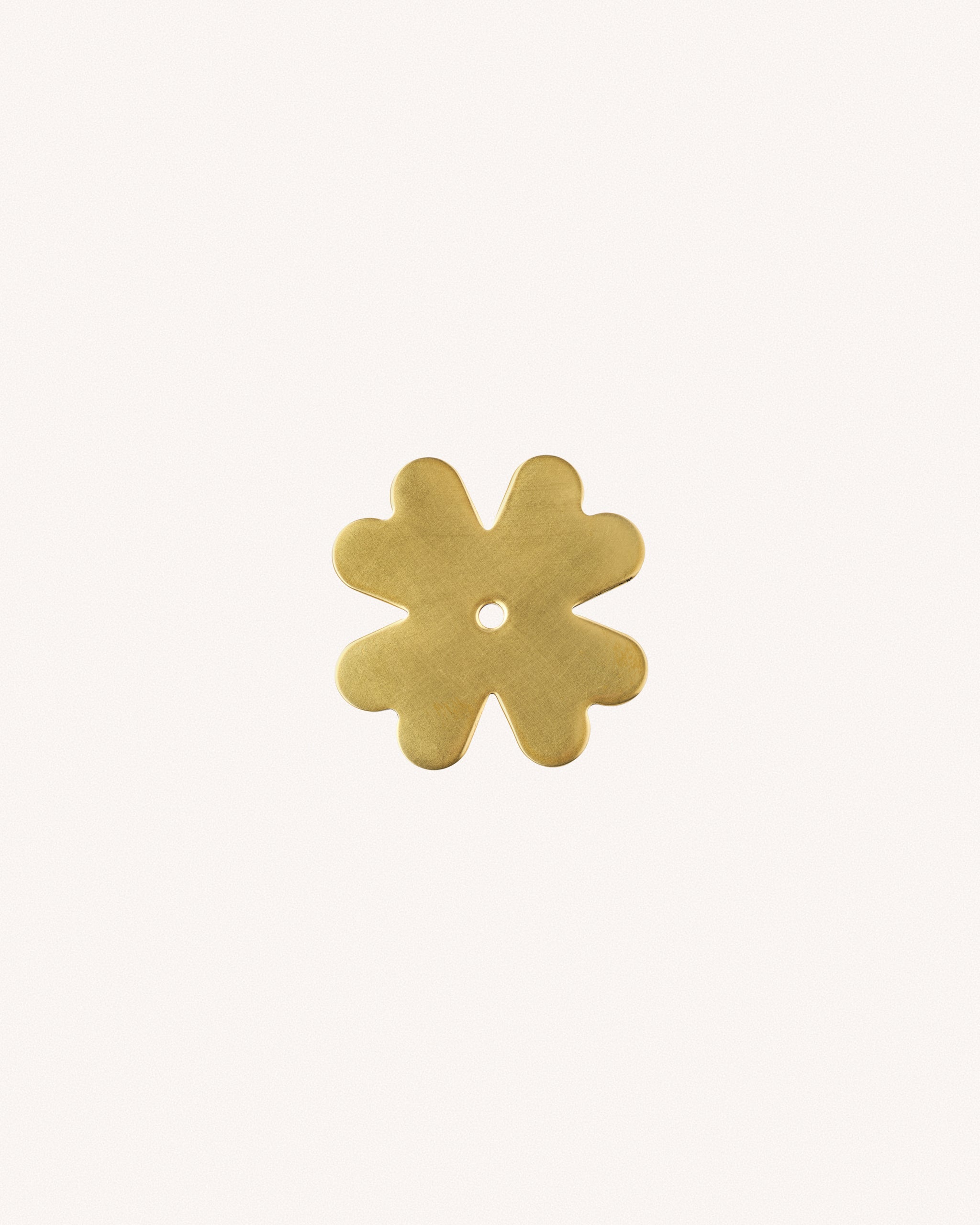 Ms.cloverです。 Clover Backplate, Aged Brass