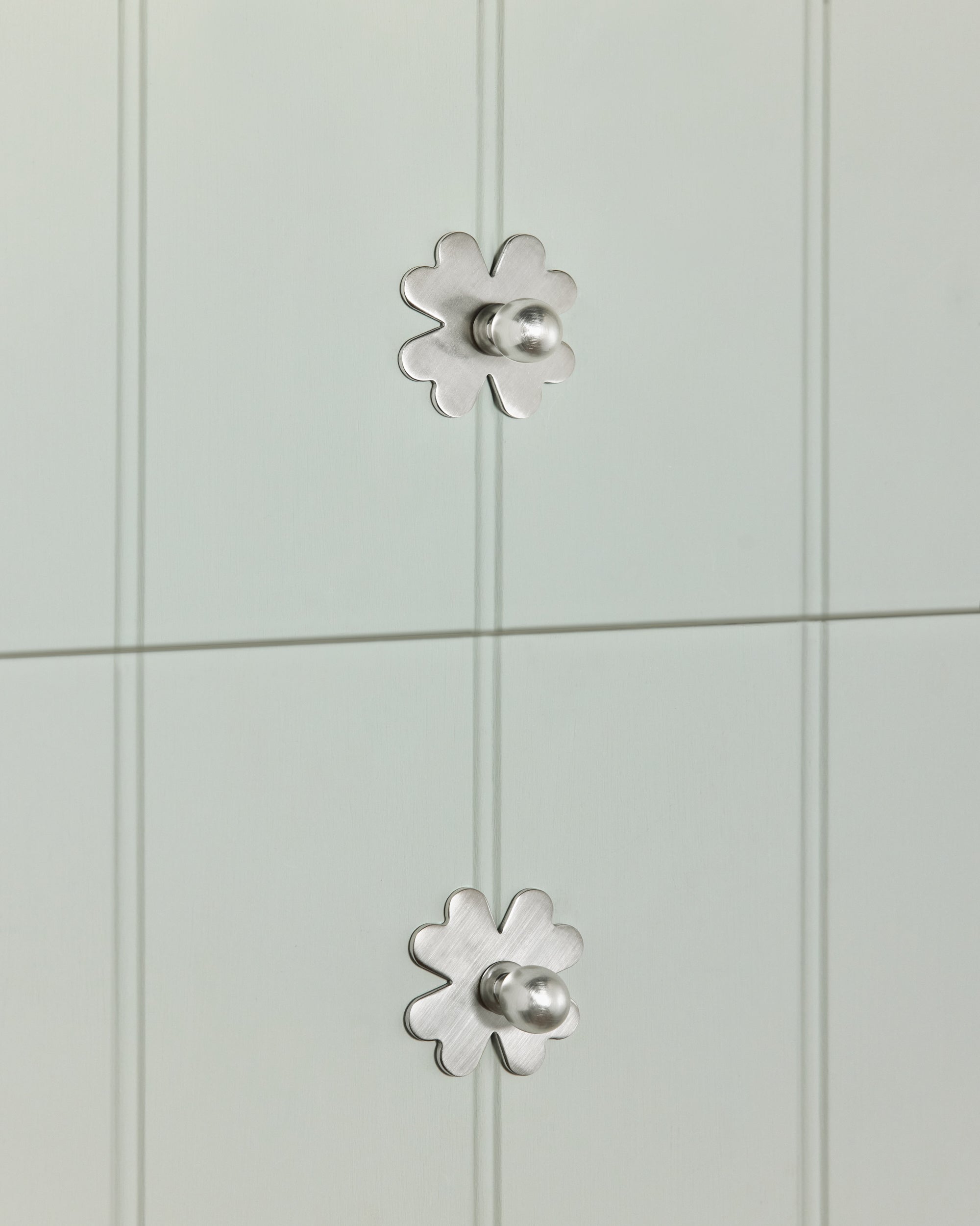 Clover Backplate, Brushed Nickel