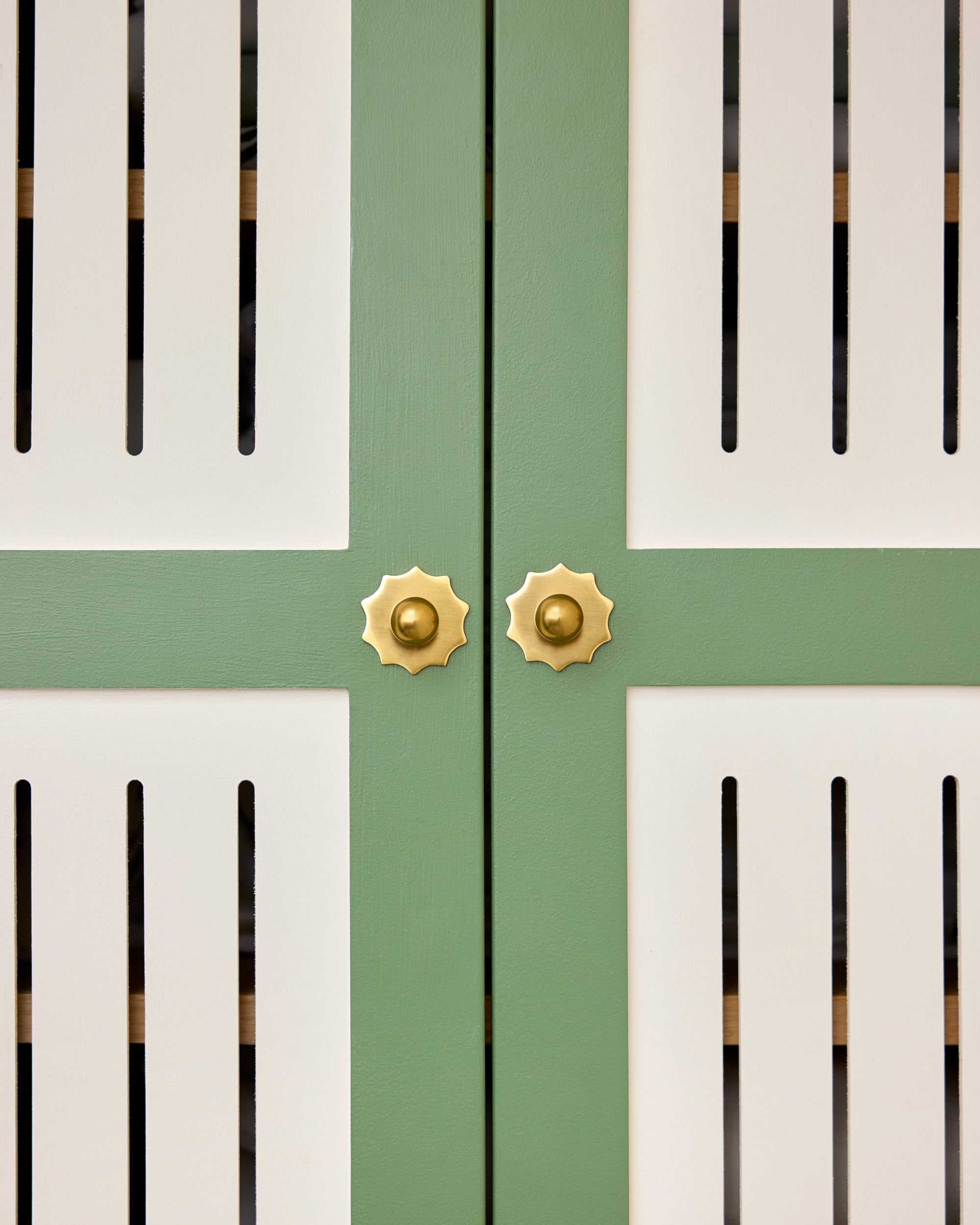 Small Wave Backplate, Aged Brass