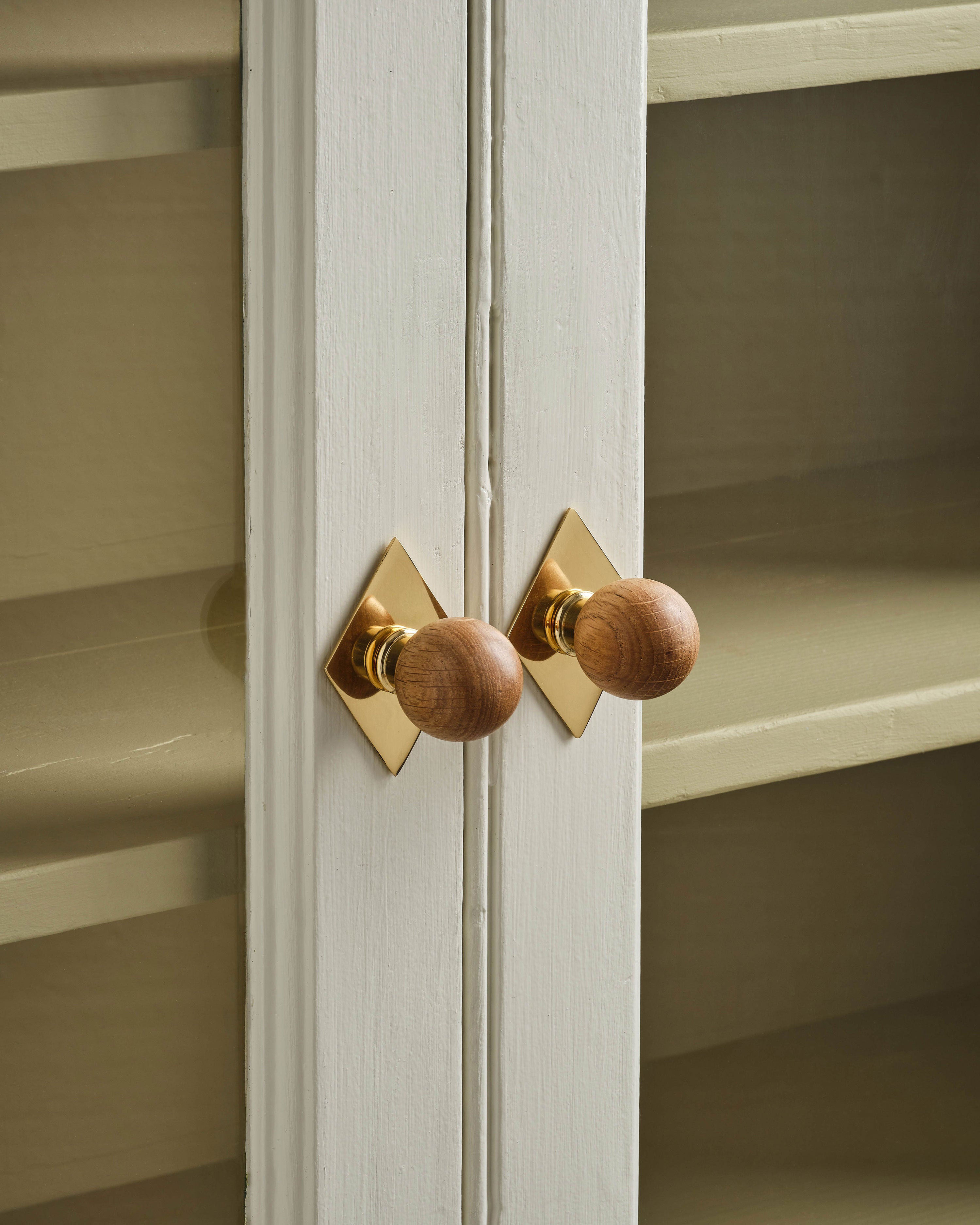 Natural Oak Knob, Brass