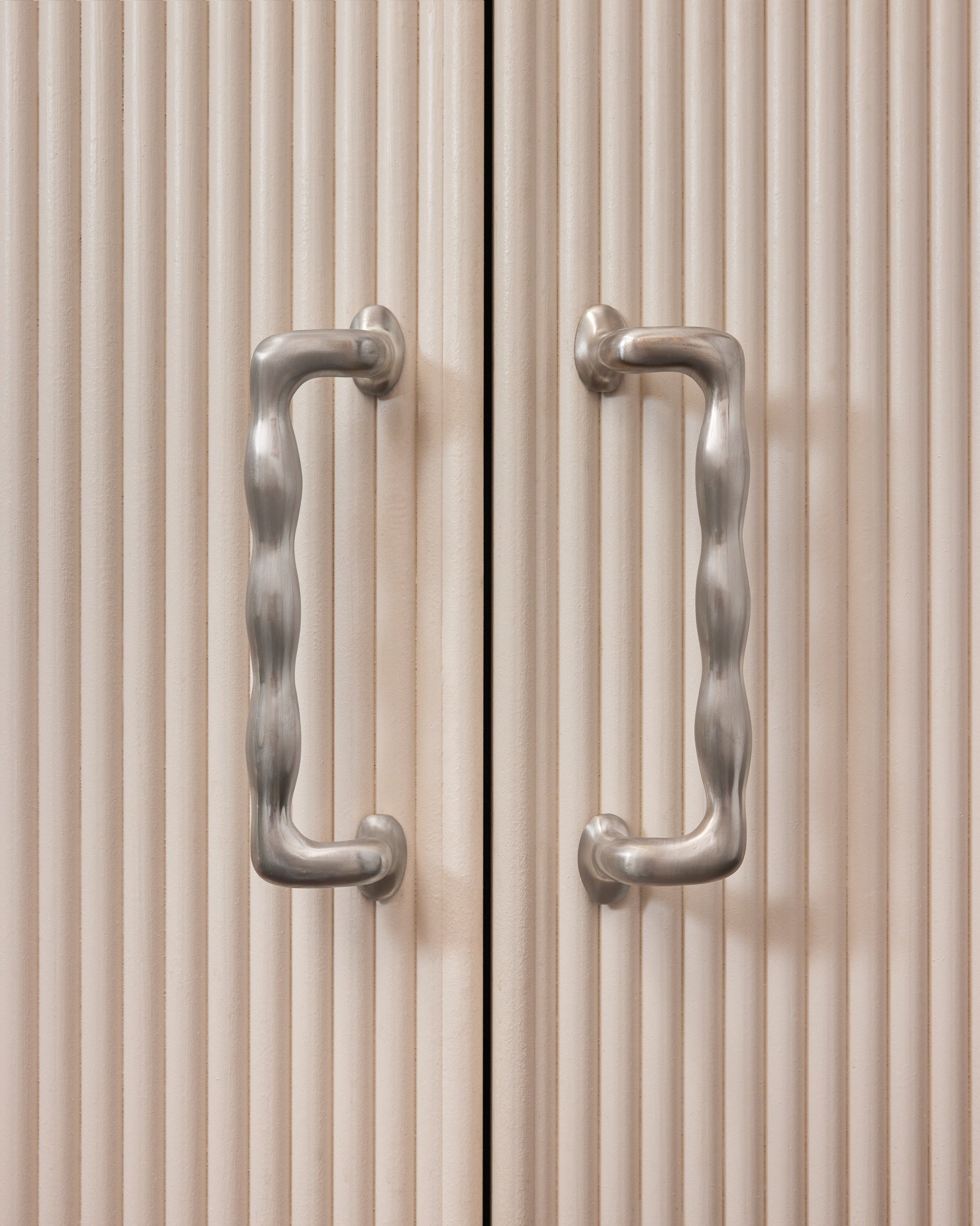 Jumbo Wave Handle, Brushed Nickel