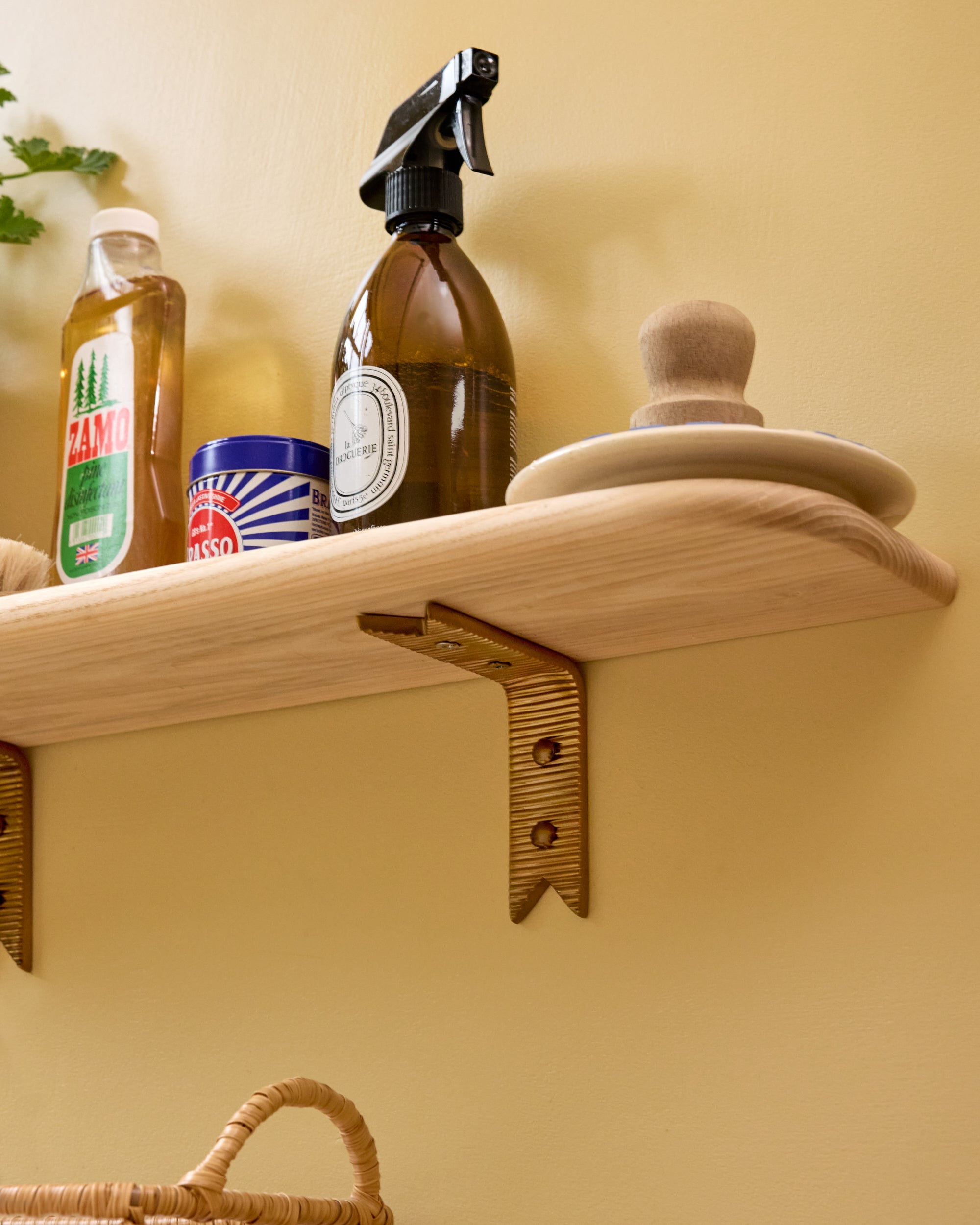 Ribbon Shelf Bracket
